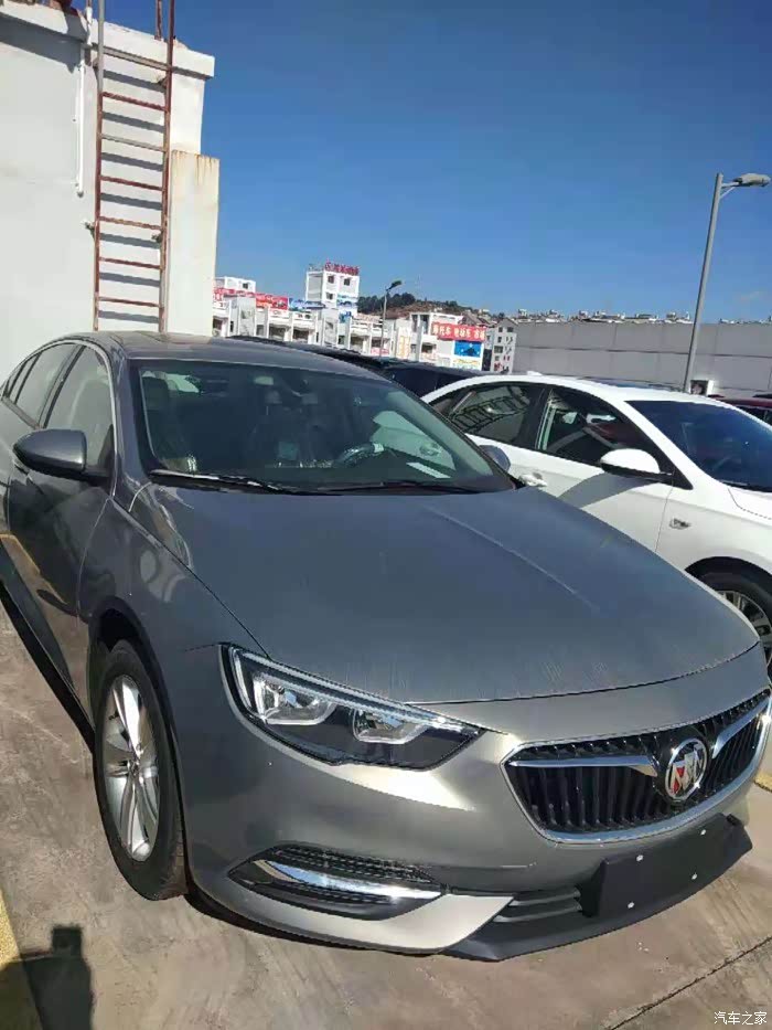 今天去验车,亚麻金实车很好看