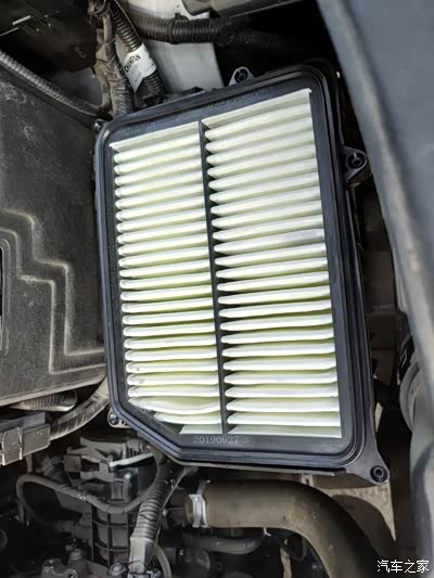 给爱车cs35plus更换空气滤芯,让爱车吸气更加顺畅.