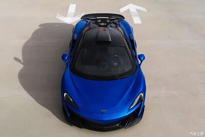 蓝色迈凯伦600lt真够帅