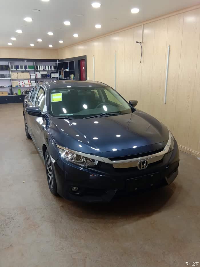 最近提车在纠结颜色,白色还是暗金蓝,那个好看,那个保值