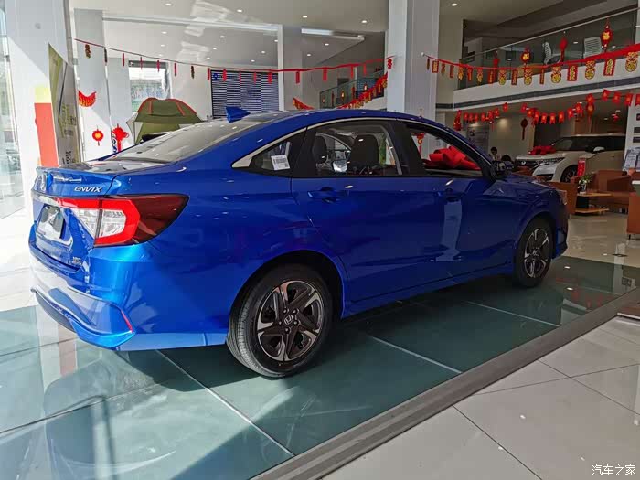 各位车友们享域炫动蓝你们觉得好看么