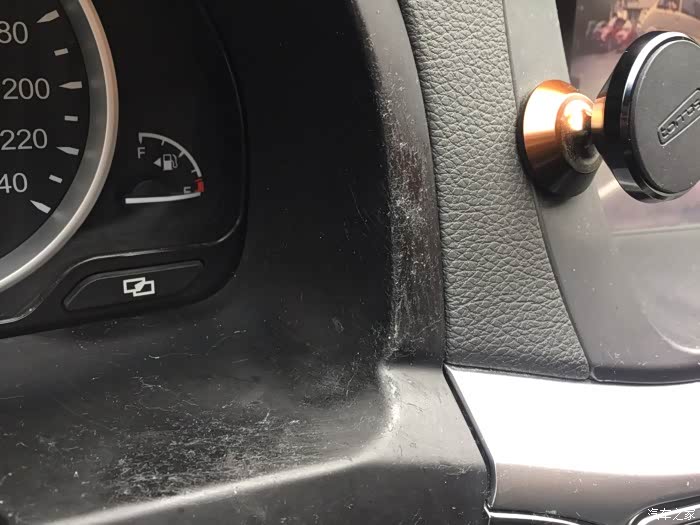 继上次抬头显示被晒焦,导航和仪表盘也被晒焦,这配件太拉圾了