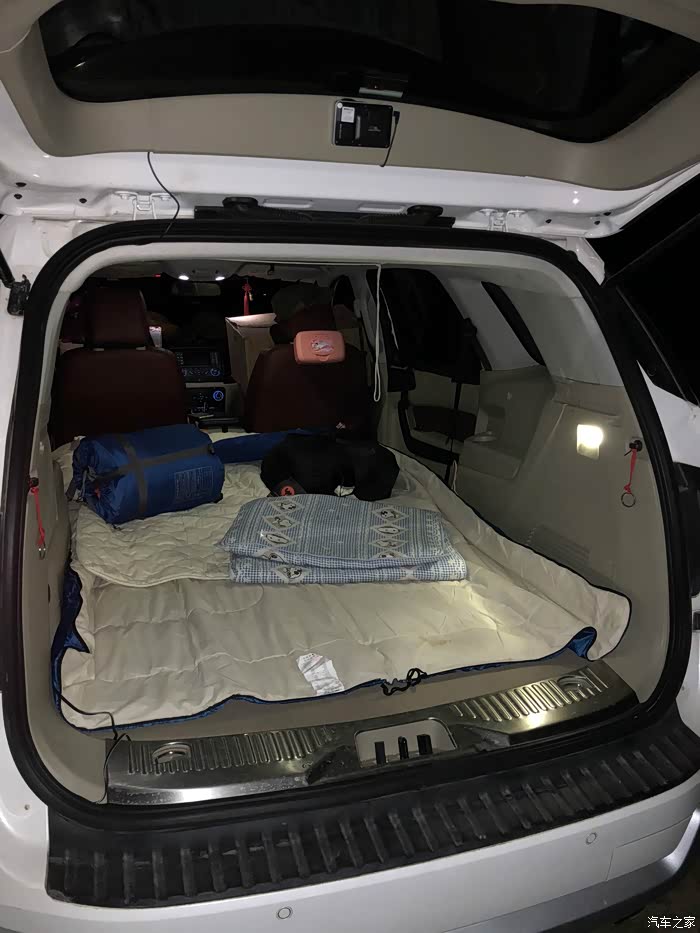 朋友车撼路者,后排空间到可以铺床