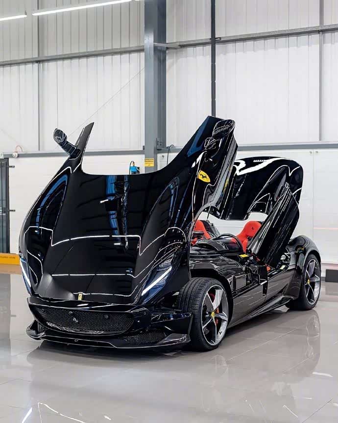 ferrari monza sp2炫酷的剪刀门加敞篷设计,帅