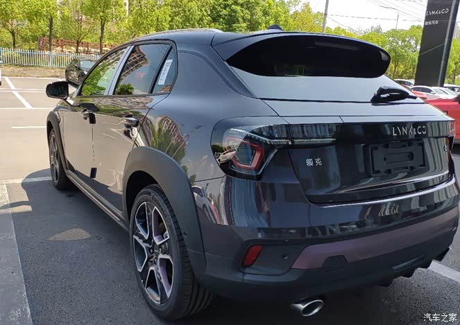 领克02高能紫色提车作业