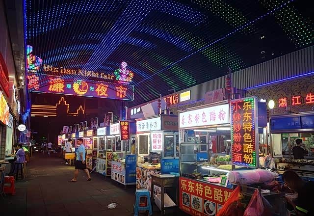 烟火气息的夜市,也是这个城市最迷人的景色!
