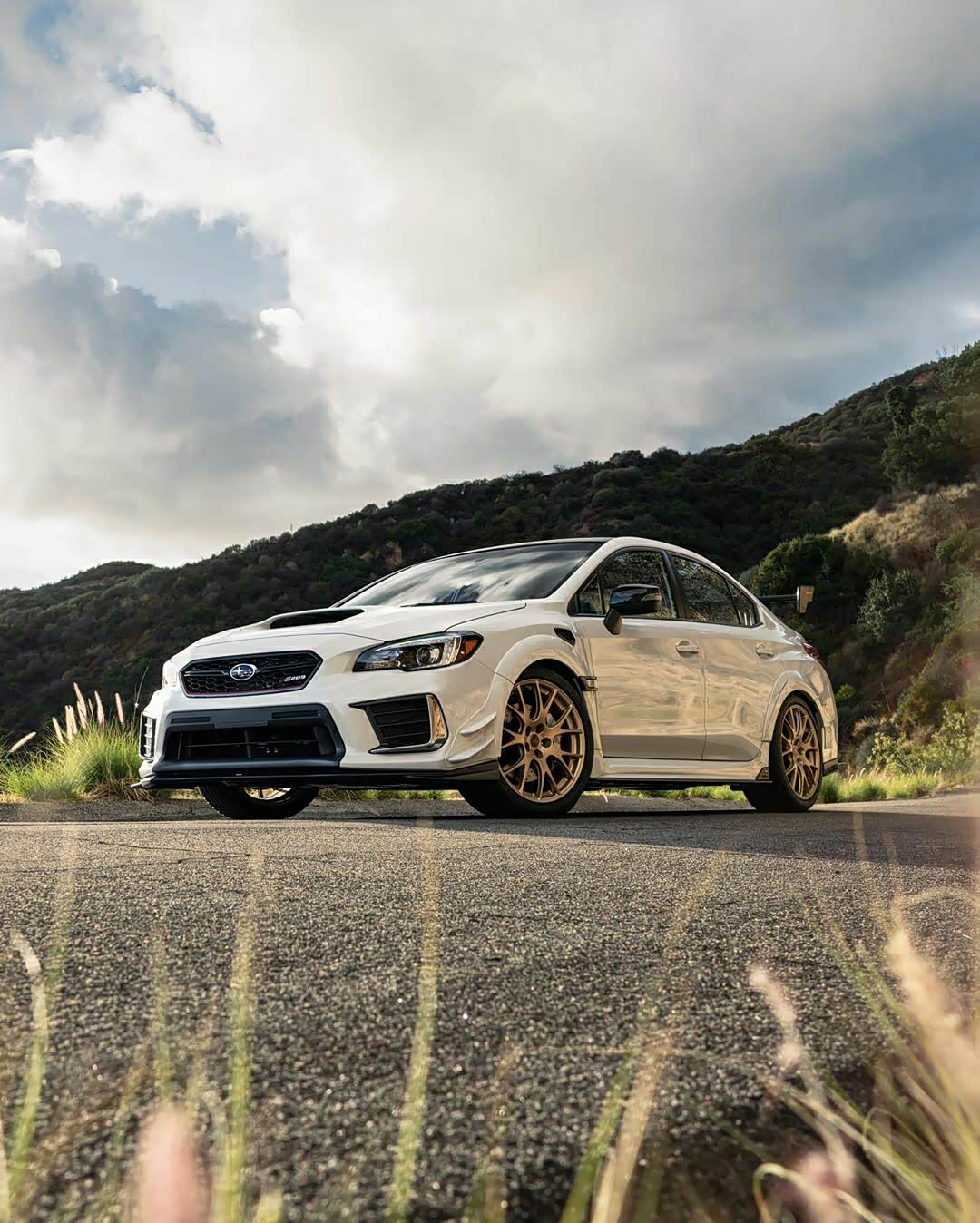 斯巴鲁sti顶级版本,每一代车型都会有,目前已经到了s209