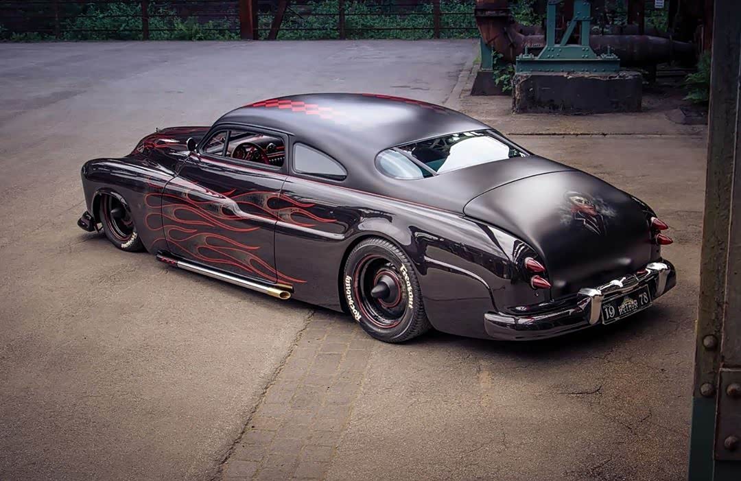 1949年福特水星跑车是一款性能和涂鸦兼容的美式老车