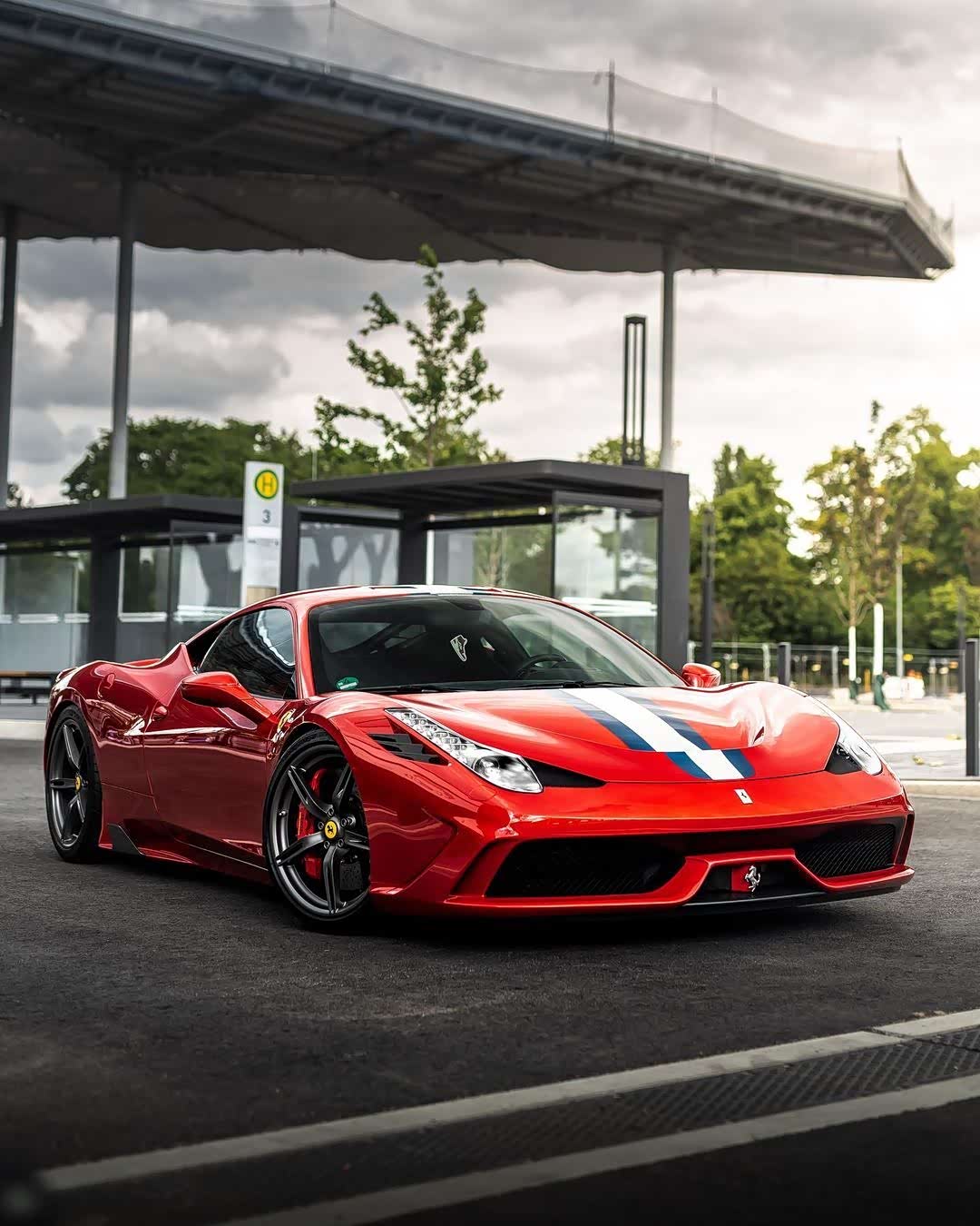 法拉利458 speciale动感十足.