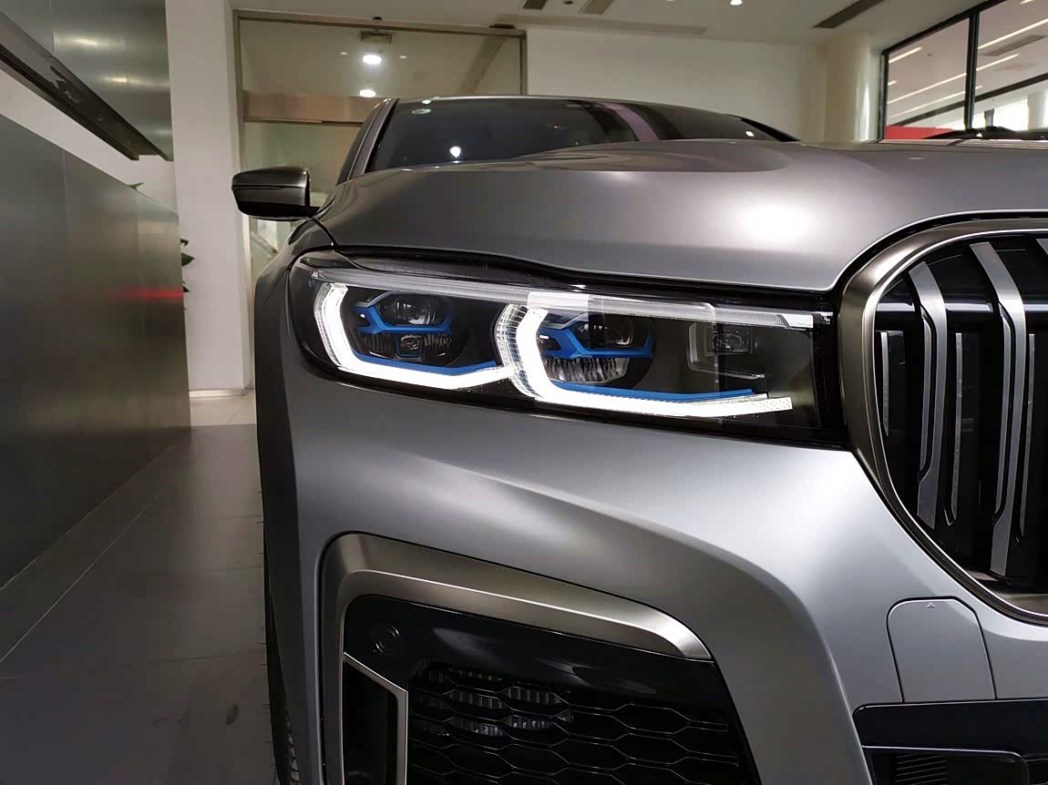 宝马m760li 这款磨砂车漆很漂亮啊!