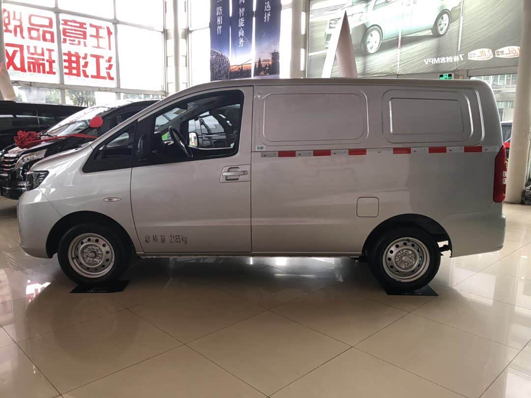 拉货的话感觉还是盲窗版更专业一点儿