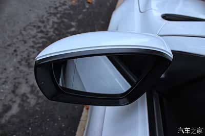 双曲率后视镜——驾驶位后视镜中虚线虚线外侧曲率获视野范围也有利于