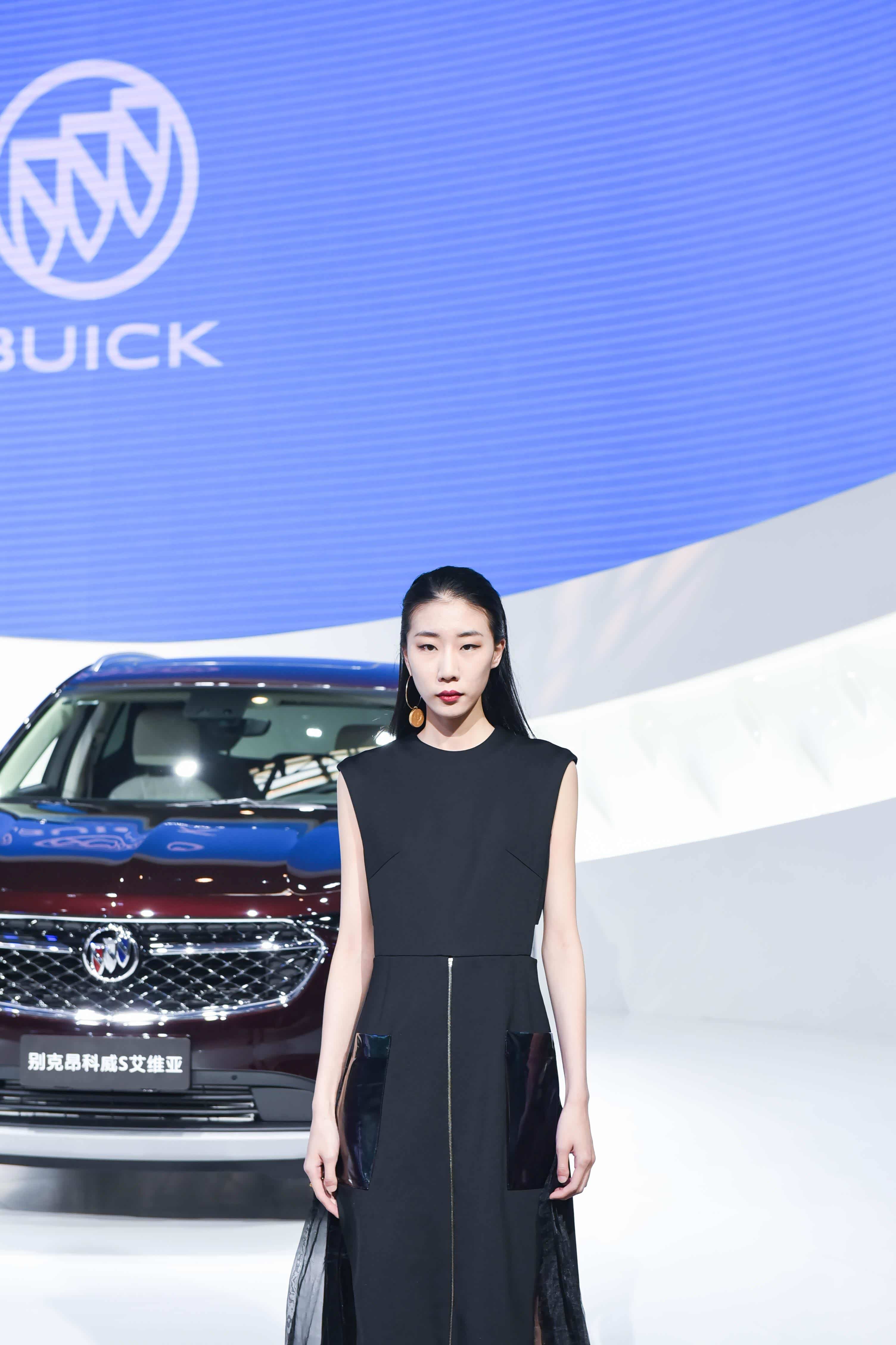 北京国际车展车模t台秀看豪车