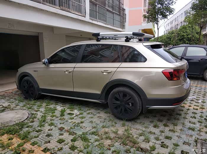 把蔚领轮毂涂黑了,看看还行不