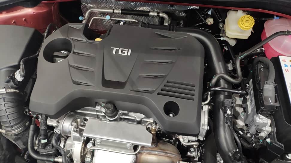 【2018新车总动员】既运动又实用的掀背车,名爵6看车作业