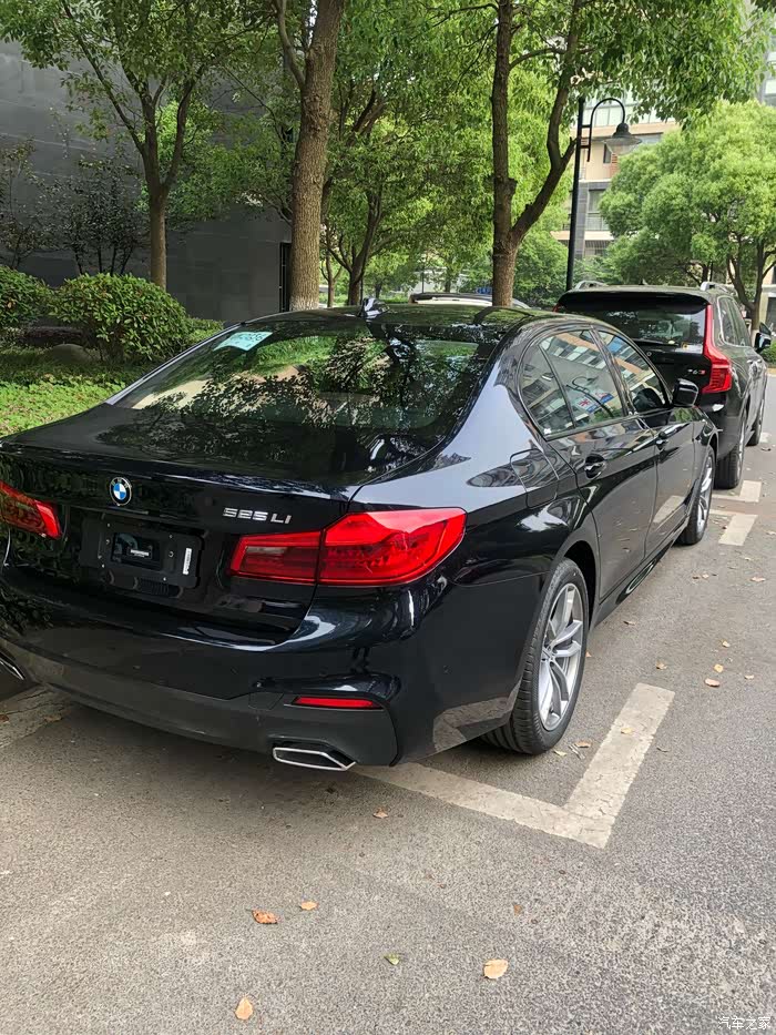 赶在19年5月小改款之前提了个5系525lim炭黑小作业