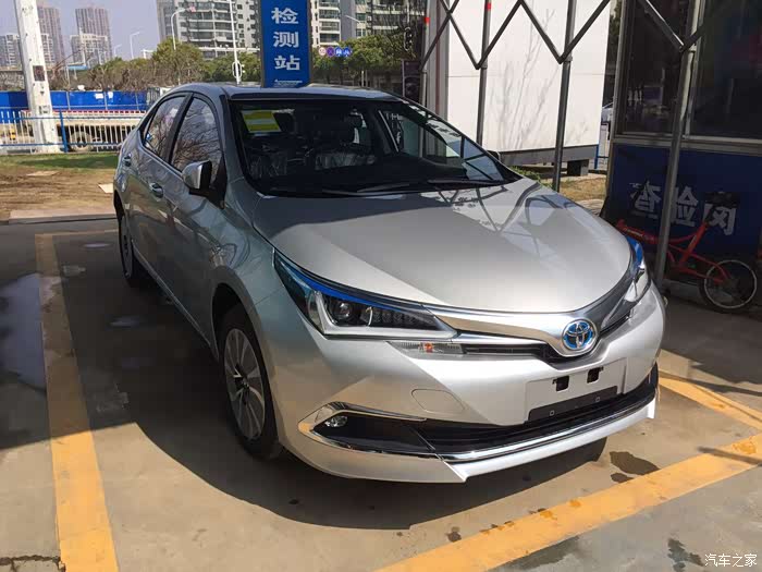 卡罗拉银色白色纠结中.