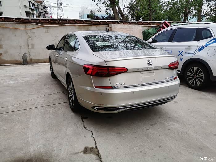 新欢银色帕萨特驾到交作业群主给个认证吧