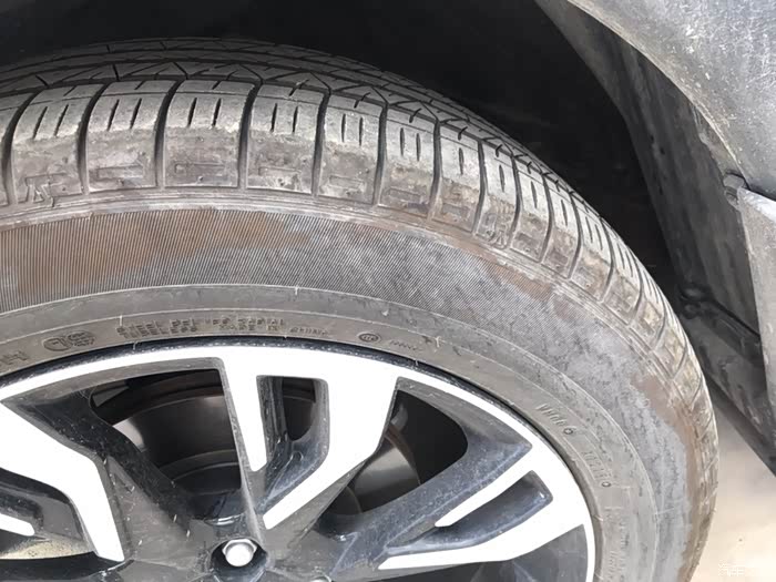 欧蓝德前后轮胎的接触面及磨损程度