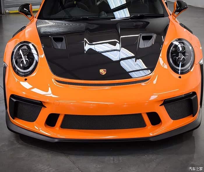橙色的保时捷真是太迷人了,那圆润的车头设计如此炫酷,爱了_保时捷911