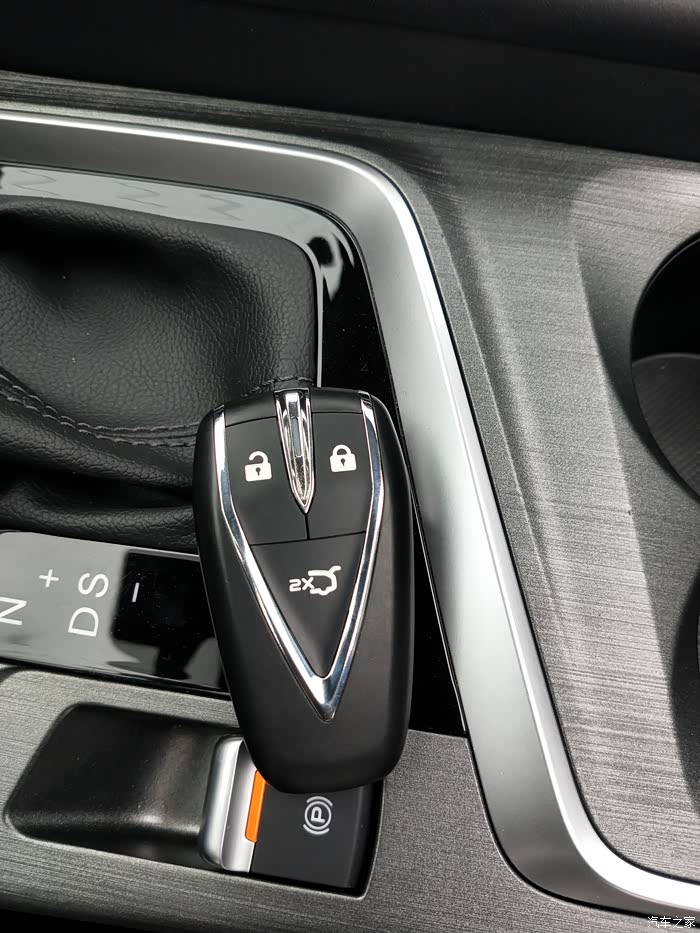 611 | 回复: 17 长安cs55plus论坛 蓝鲸版cs55plus动感时尚的外观再次