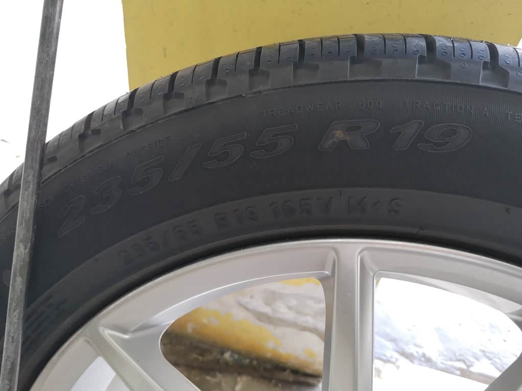 意大利原装进口倍耐力23555r19蝎子四季胎