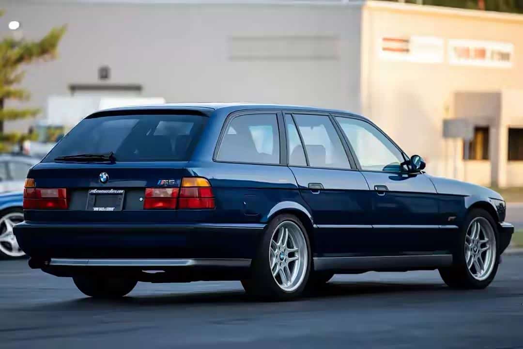 致敬经典1994款宝马m5 touring e34