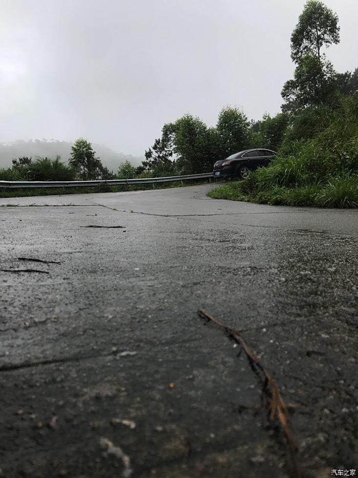 雨天山路的邂逅