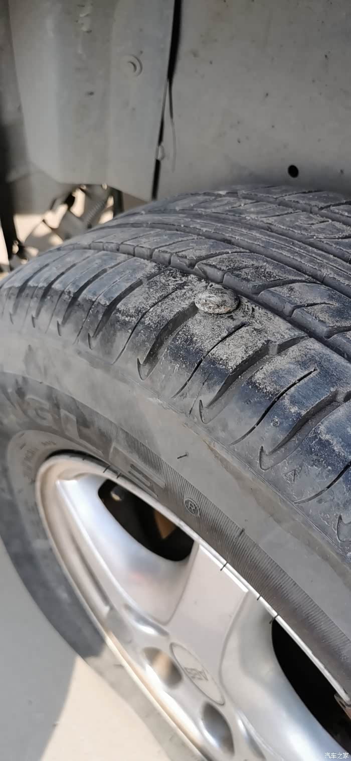 施工很暴力,蘑菇钉对轮胎有无损伤?