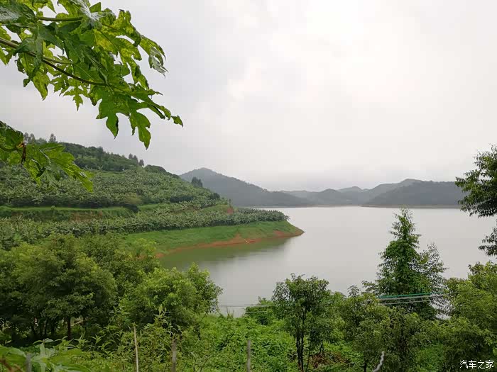 潮州帝豪gs车友会下雨天游岗山水库与车友风雨同游
