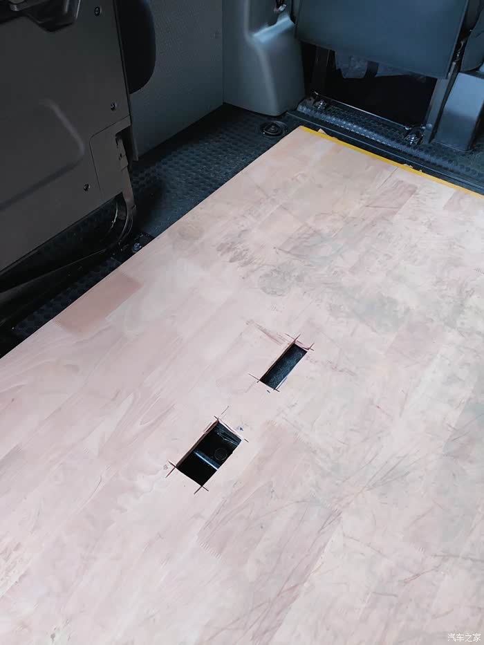 给大蓝v80垫块板子收货去了锯几个槽出来可把我整晕了