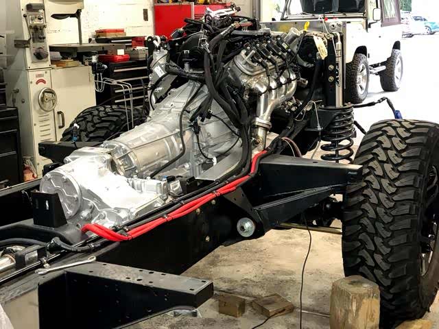 硬不硬看看大梁的越野车