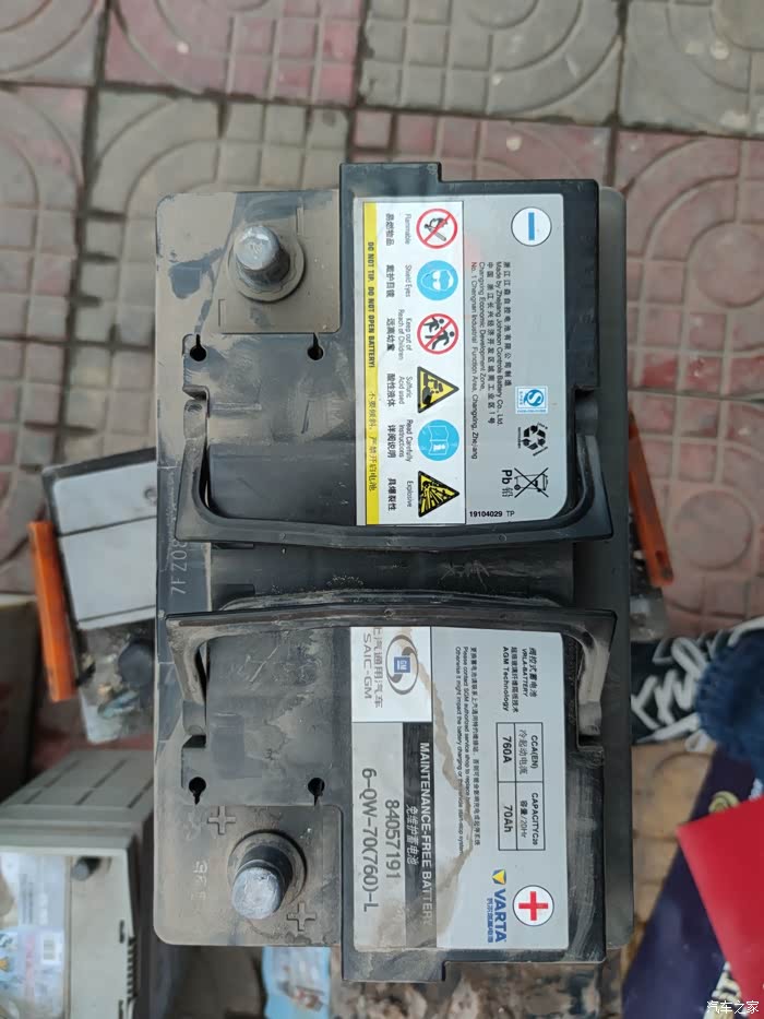 换电瓶都多少钱这电瓶寿命这么低吗