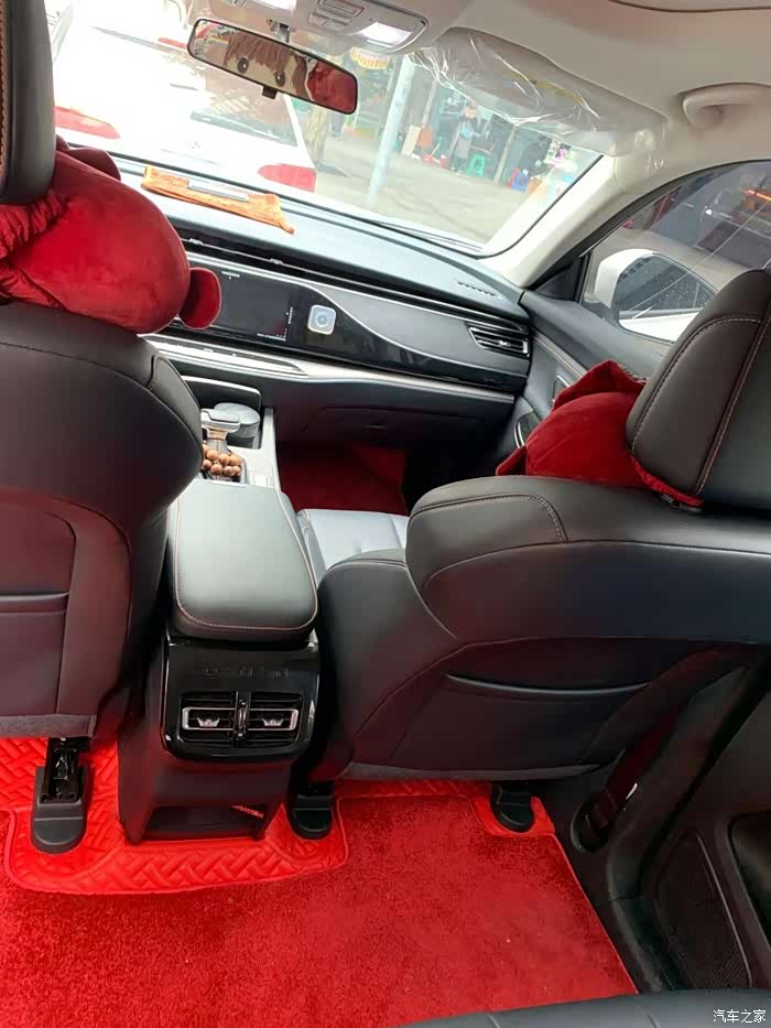 欧尚x7的实用改装贴玻璃膜加地垫