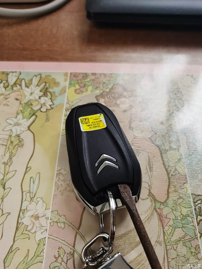 天逸c5遥控钥匙电池的更换