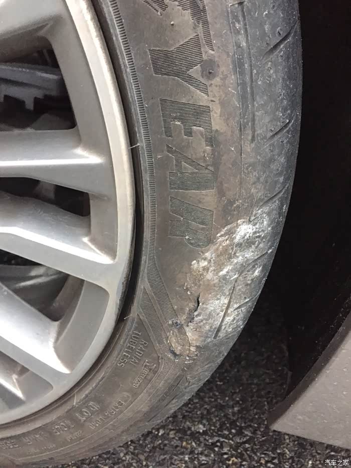 【图】3系轮胎真脆弱,爆胎了_宝马3系论坛_汽车之家论坛
