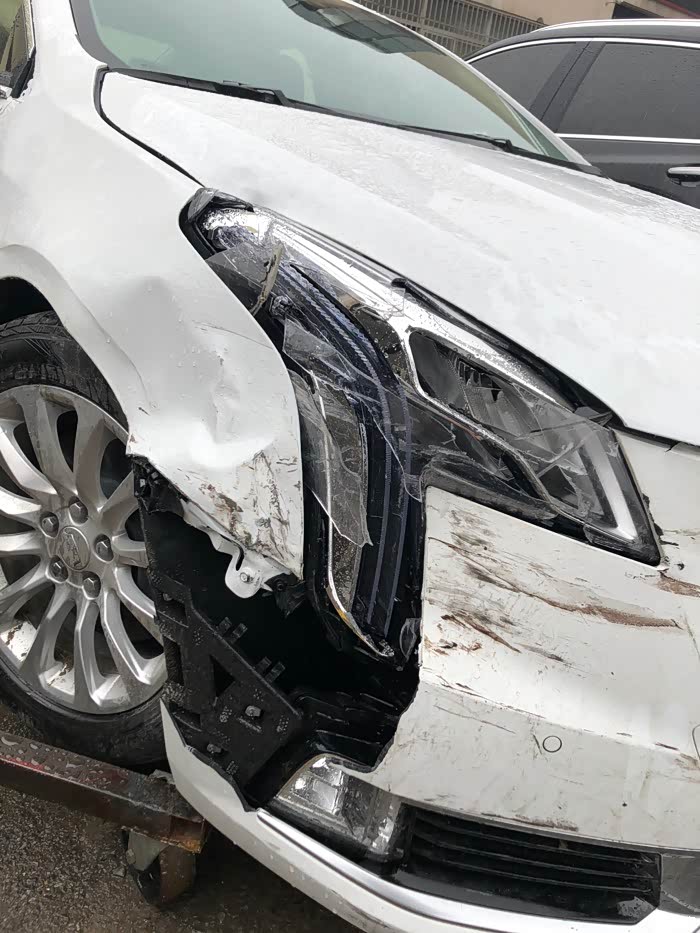 【图】首撞,追尾了!_凯迪拉克xts论坛_汽车之家论坛