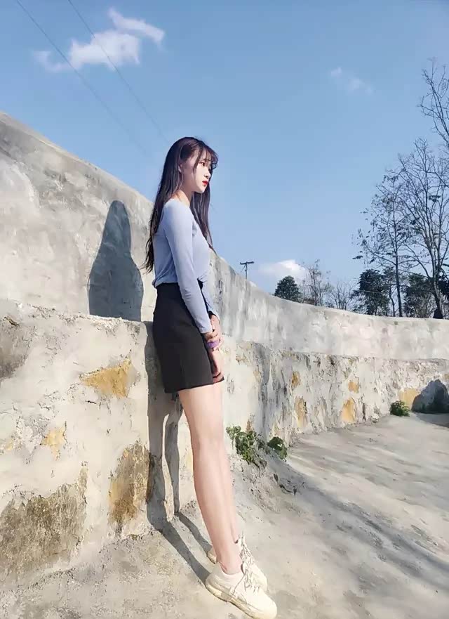 表妹亭亭玉立的,大个子美女一枚.