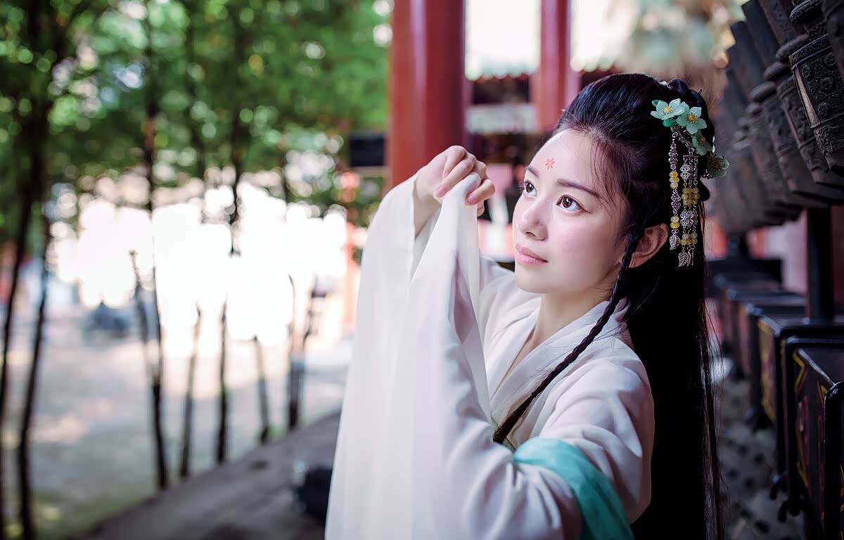 彰显独特民族风 ,汉服小姐姐仙气十足,清新雅丽