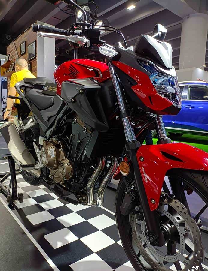 本田cb500f一辆承载着都市年轻人梦想的摩托