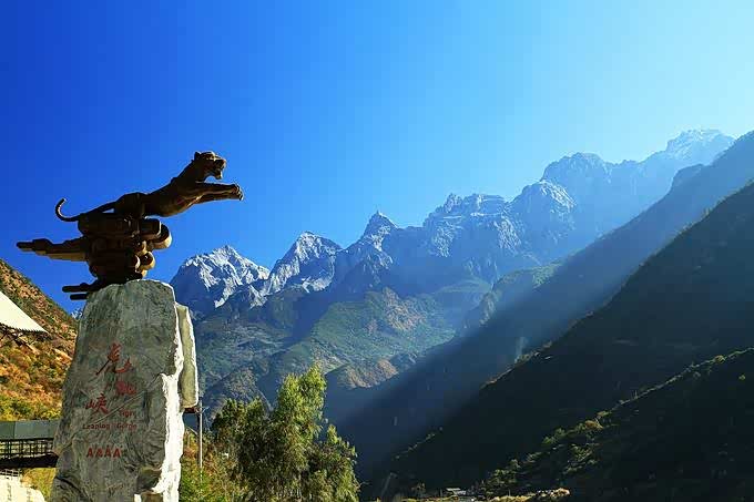 壮观的虎跳峡风景区!