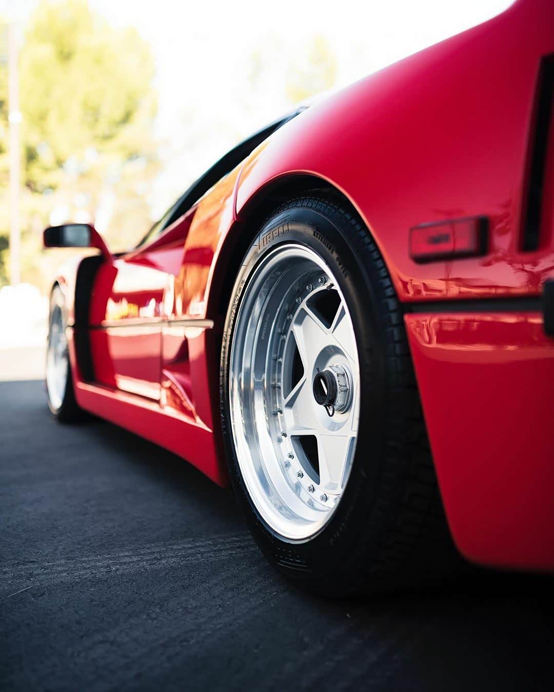 法拉利f40作为顶级超跑,拥有卓越的性能,具有跨时代的意义