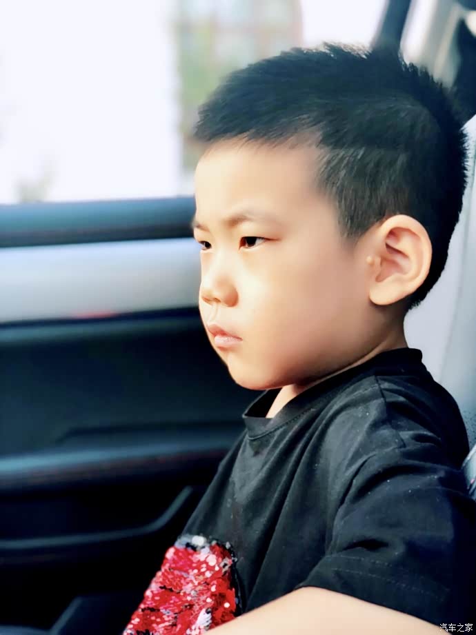 这小眼神,小脑袋里想的是诗和方吗