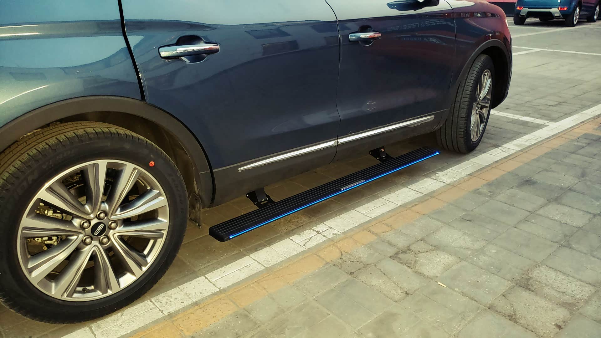 【图】mkx安装电动迎宾踏板_航海家(进口)论坛_汽车之家论坛