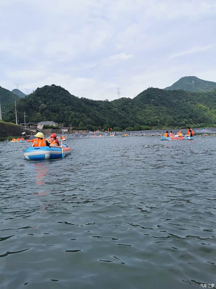 杭博越会清凉一夏车友相聚富阳网红打卡地漂流玩水湿身游