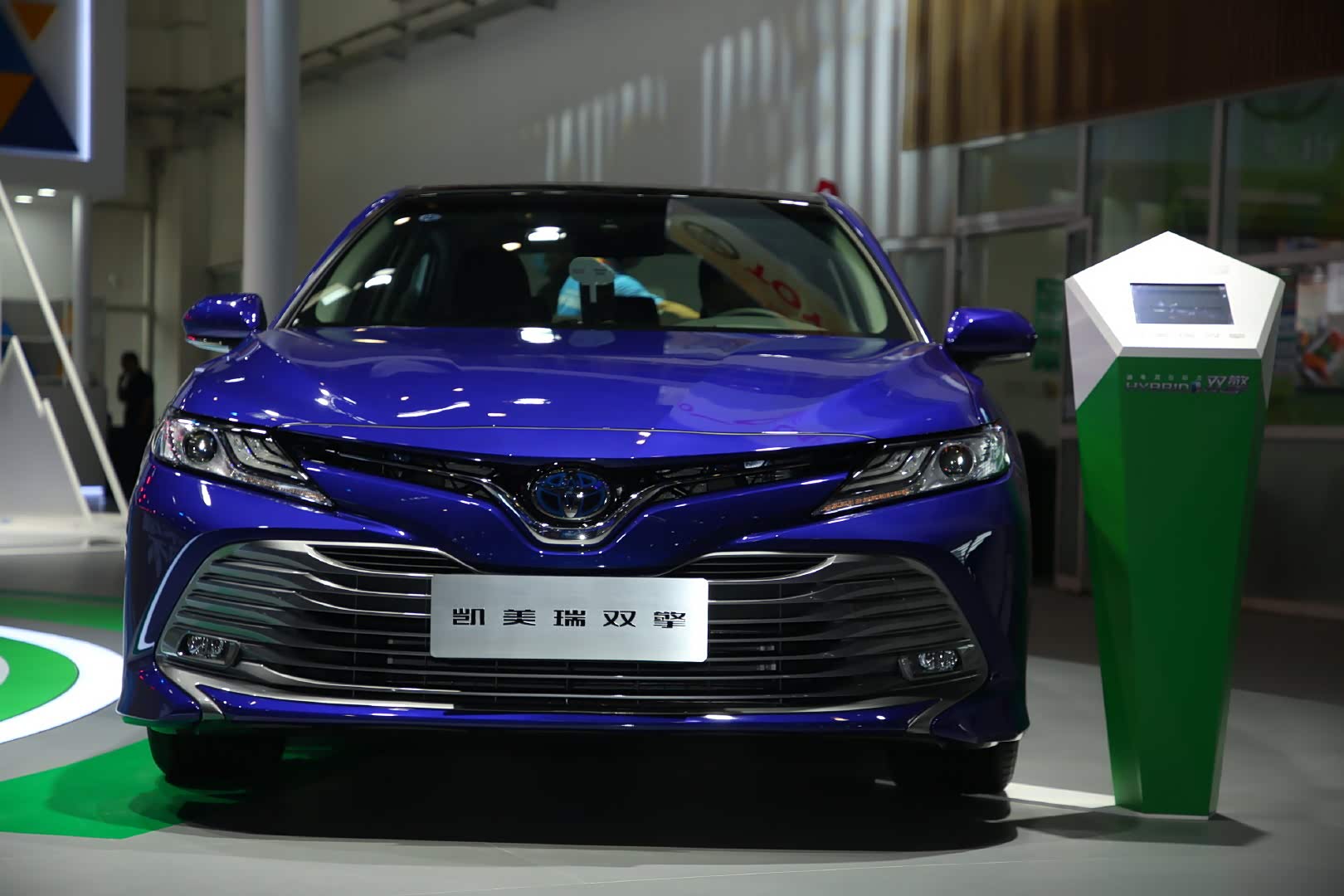 丰田凯美瑞双擎,亚洲龙双擎靓照来袭,实力开"撩"!