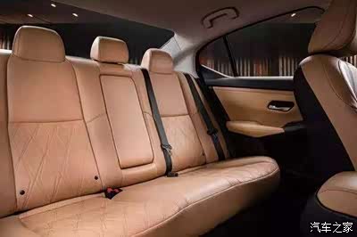 巨大的后排空间,高品质的乘车体验,堪称"移动的大沙发"