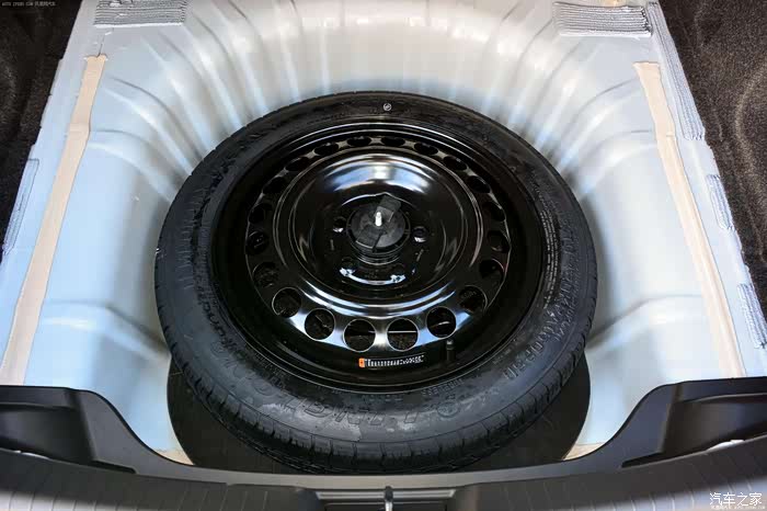 这个备胎别看这么小,还蛮重的.