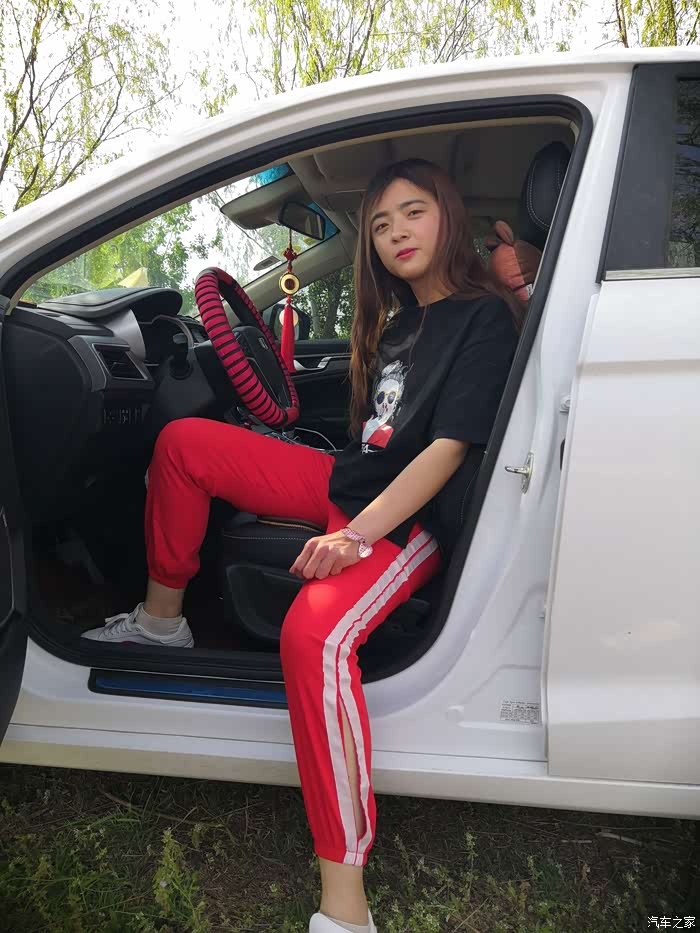 人车生活秀出爱车名字夏日午后老妹当车模助力大白gl