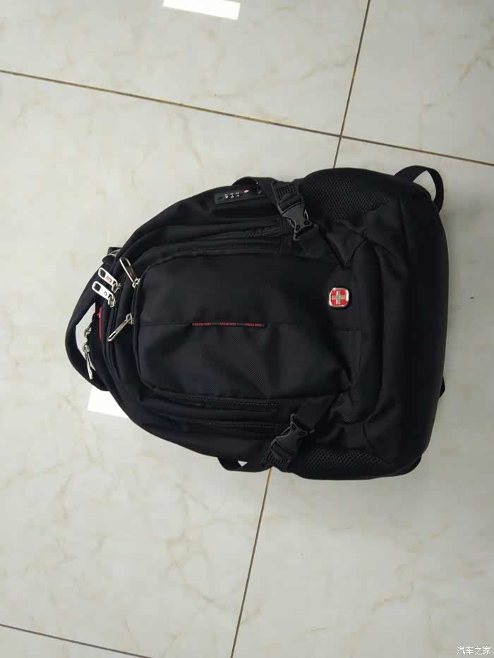 家家众测薅到手软十字勋章双肩电脑包